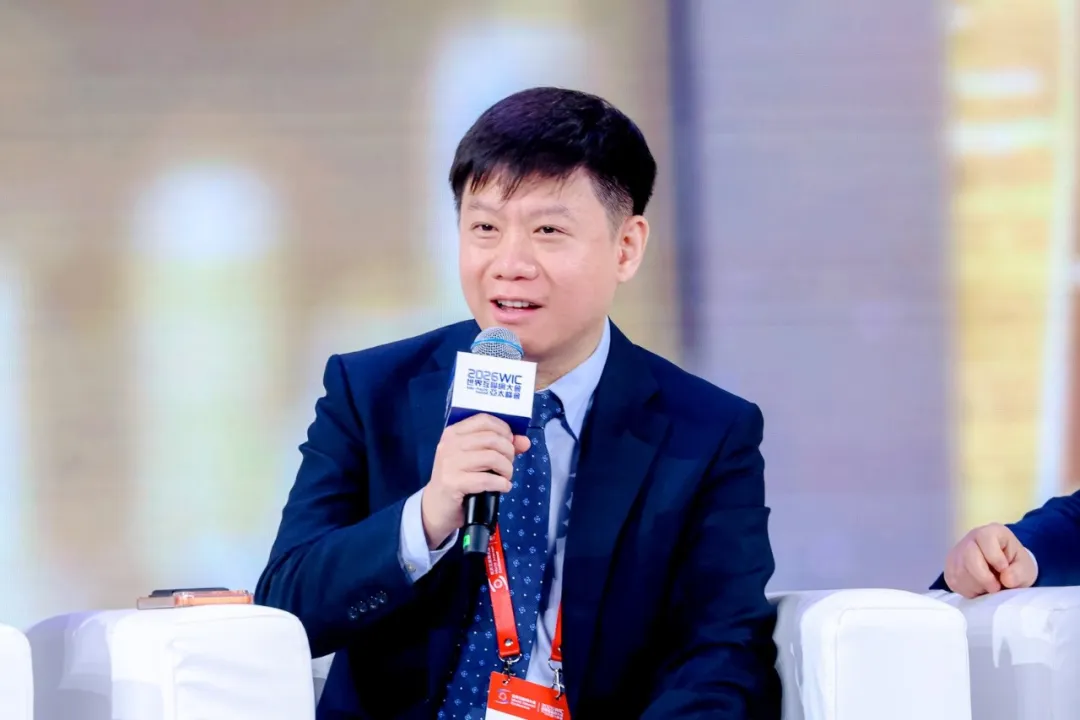 香港特首李家超一行莅临世界互联网大会亚太峰会明略科技展台交流，共话AI赋能产业发展